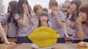 orang jepang makan durian