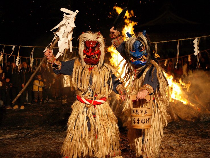 Namahage biru dan Namahage merah